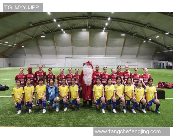 WWE巨星与足球明星亲密互动展现运动精神与友谊的精彩瞬间 WWE巨星与足球明星亲密互动展现运动精神与友谊的精彩瞬间