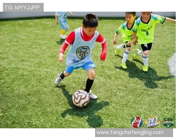 乐趣无限的拍足球玩具让孩子们在游戏中锻炼身体提升技能